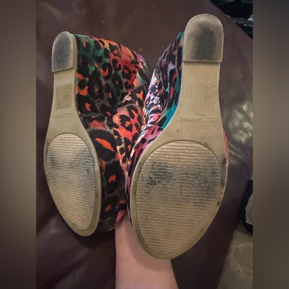 Spring Multicolor Leopard Print Heels in Orange, Pink & Teal - Picture 3 of 10